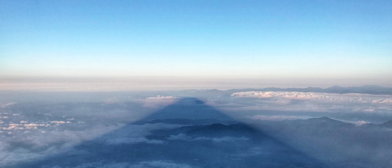 cover ขึ้นไปดู "Shadow of Mt.Fuji" บน "ภูเขาไฟ Fuji" (ขึ้น Gotemba/ลง Subashiri)