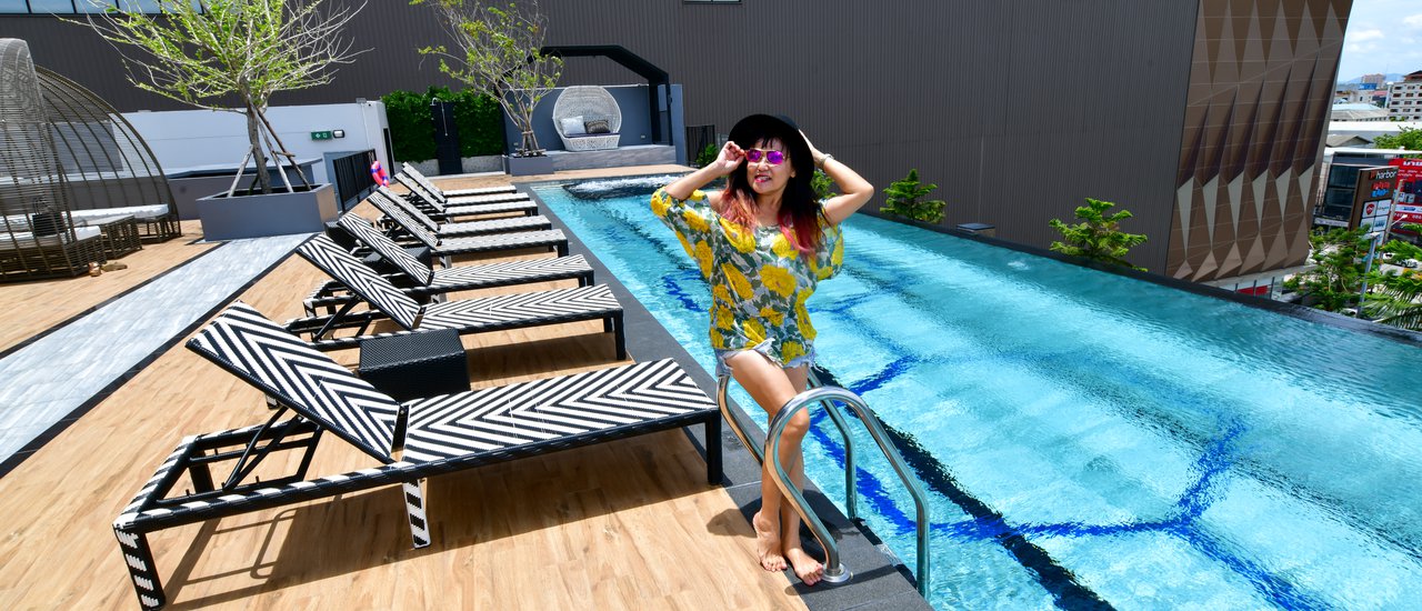 cover ....วันสบายๆกระเป๋าที่ โรงแรม เชสโซเทล พัทยา Chezzotel Pattaya โรงแรมเก๋ๆ ราคาเบาๆ กับแม่ประนอม จ้า