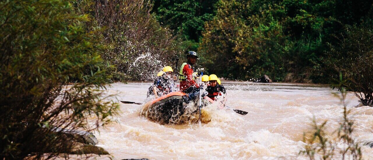 cover ล่องไปกับสายน้ำสีชาเย็น ที่ลำน้ำเข็ก