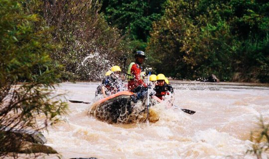 Cover ล่องไปกับสายน้ำสีชาเย็น ที่ลำน้ำเข็ก...