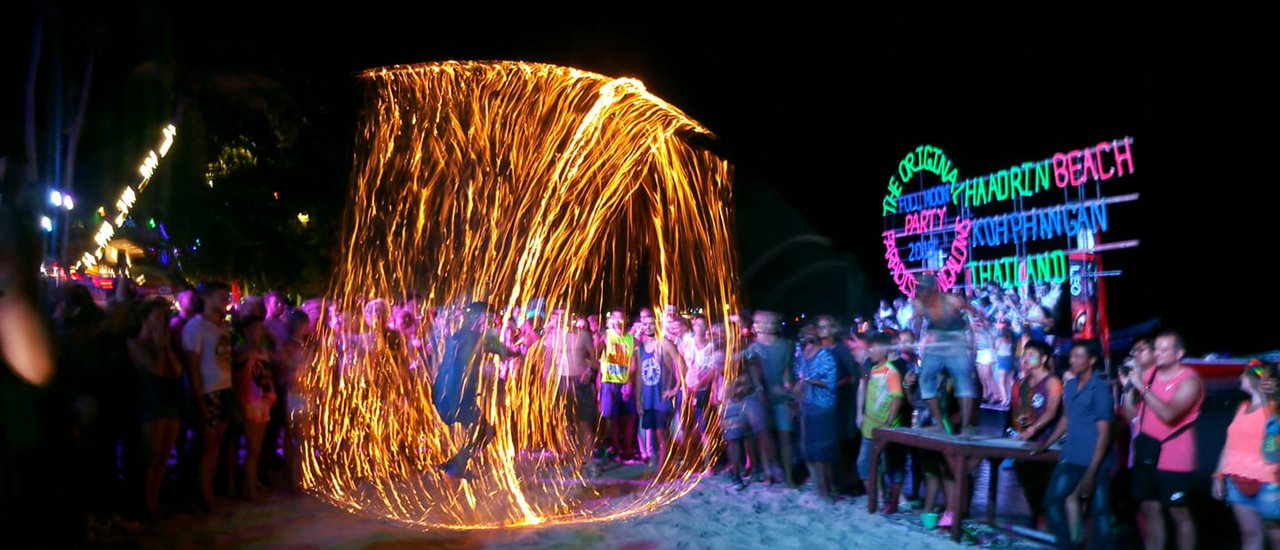 cover "Full Moon Party" เกาะพะงัน : ฉบับผู้หญิงคนเดียว