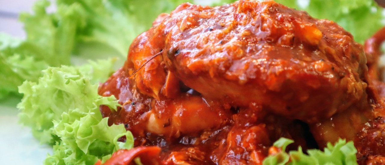 cover YOU GOTTA TRY THAT SINGAPOREAN CHILLI CRAB !