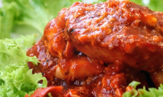Cover YOU GOTTA TRY THAT SINGAPOREAN CHILLI CRAB !...