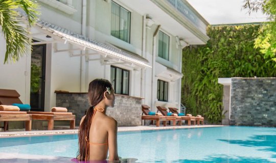 cover White Mansion, Phnom Penh ที่พักสถานฑูตอเมริกา ก็เอามาทำเป็นโรงแรมได้