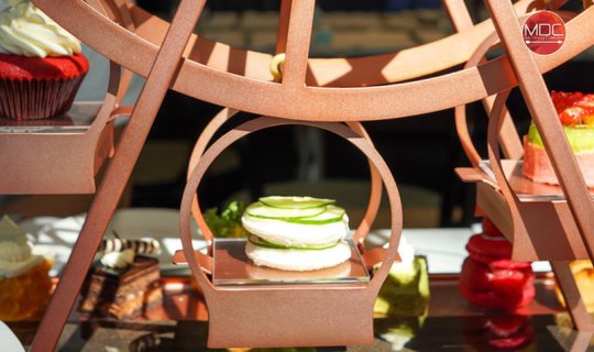 cover นั่งชิงช้าสวรรค์สัมผัสชาอังกฤษกับเชตน้ำชายามบ่าย Ferris Wheel tea set!  - Café Claire ~ Oriental Residence Bangkok