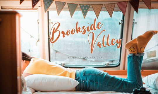 cover ออกจากห้องสี่เหลี่ยม  ไปนอนรถบ้านเก๋ๆ  x  Brookside Valley Rayong