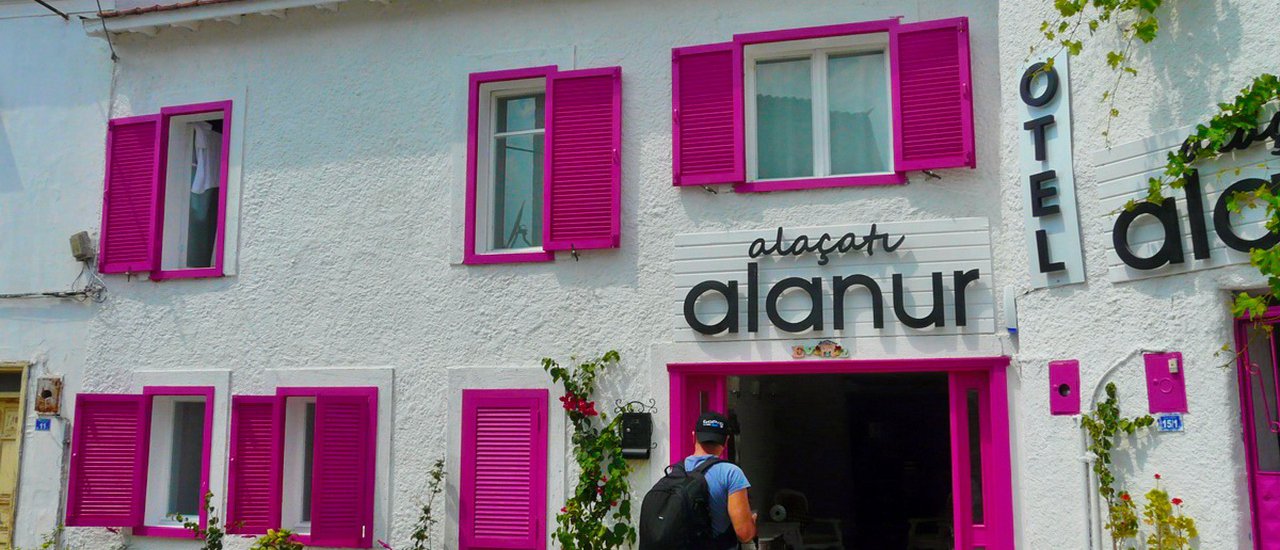 cover Turkey in Love : Izmir, Santorini of Turkey (Solo Female Traveler)