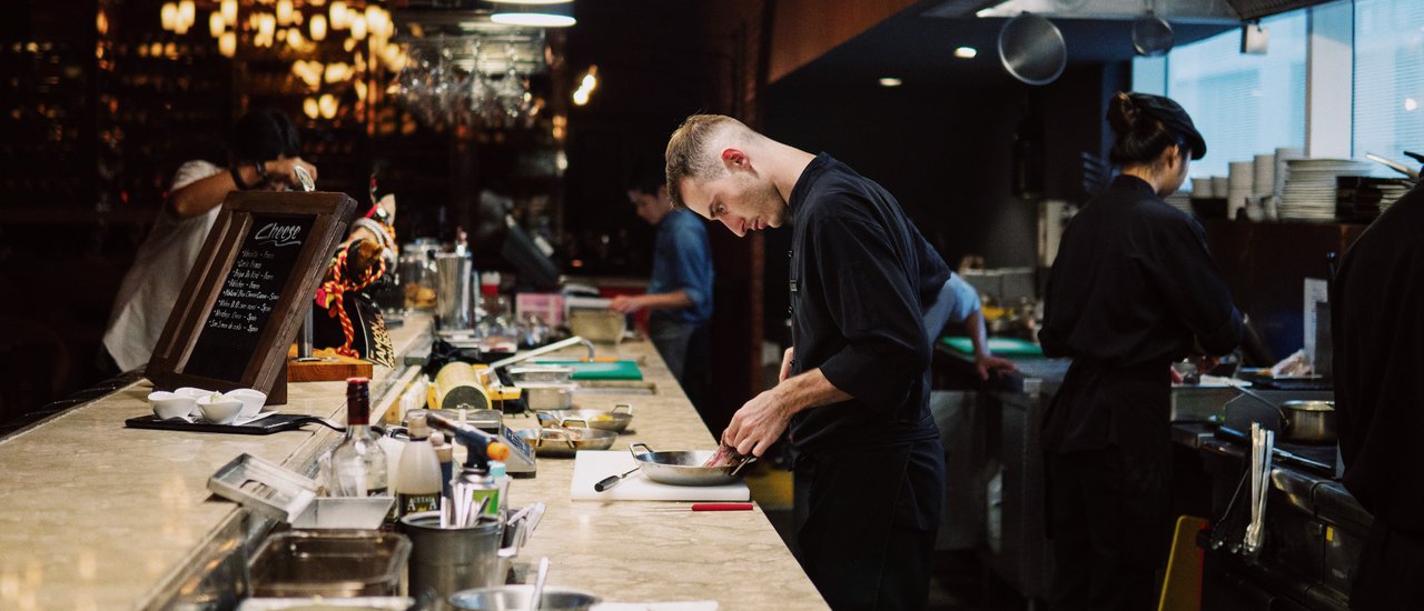 cover เพราะมื้ออาหารทำให้เราใกล้กันมากขึ้น Tapas Vino Restaurant