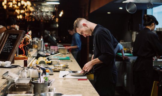 cover เพราะมื้ออาหารทำให้เราใกล้กันมากขึ้น Tapas Vino Restaurant