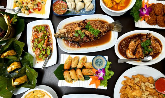 cover ....  ปราย ระย้า ร้านอาหาร “มิชลิน ไกด์” ร้านอาหารใต้ในกรุงเทพฯที่น่าลิ้มลอง   กับแม่ประนอม จ้า