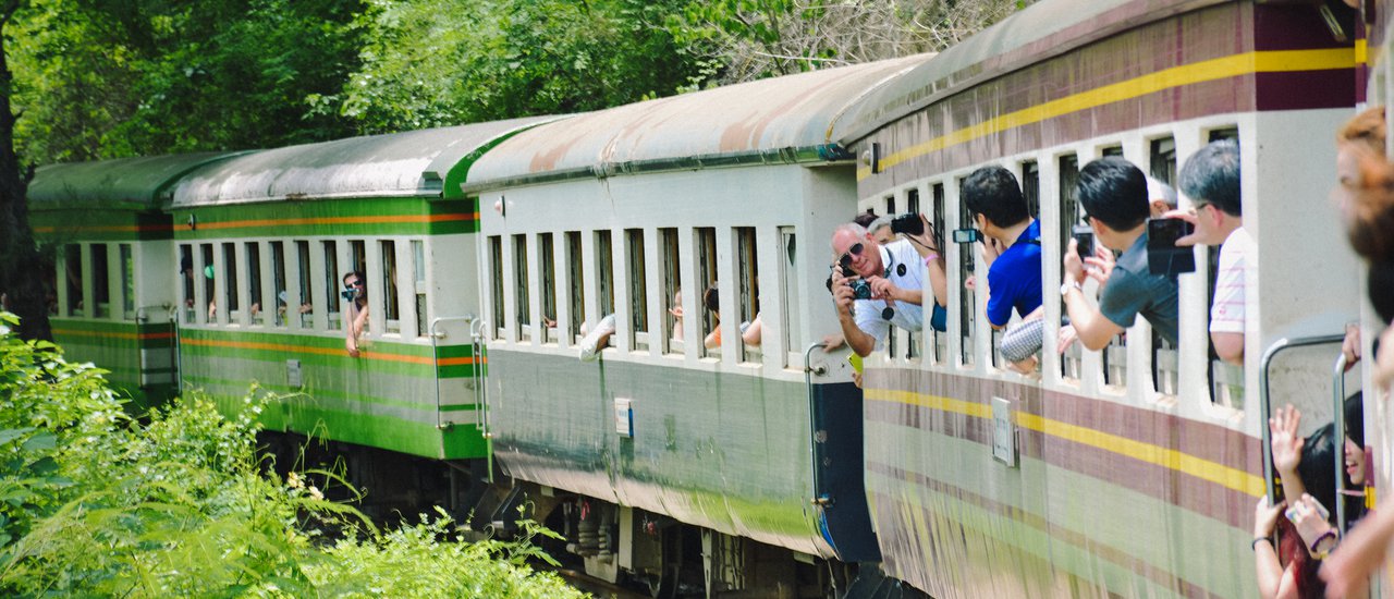 cover CR<<:::Get on a free train to Kanchanuaburi. Don’t know whether it’s good or not but sideways cannot be seen anywhere else:::>>