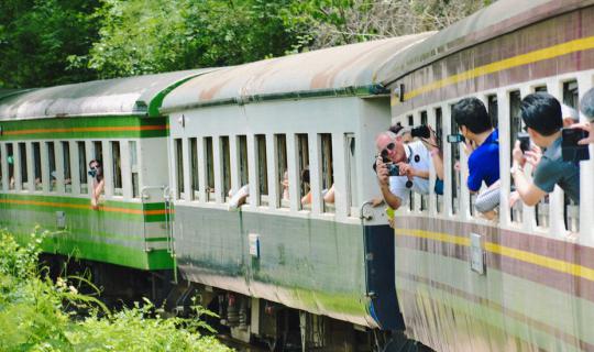 cover CR<<:::Get on a free train to Kanchanuaburi. Don’t know whether it’s good or not but sideways cannot be seen anywhere else:::>>