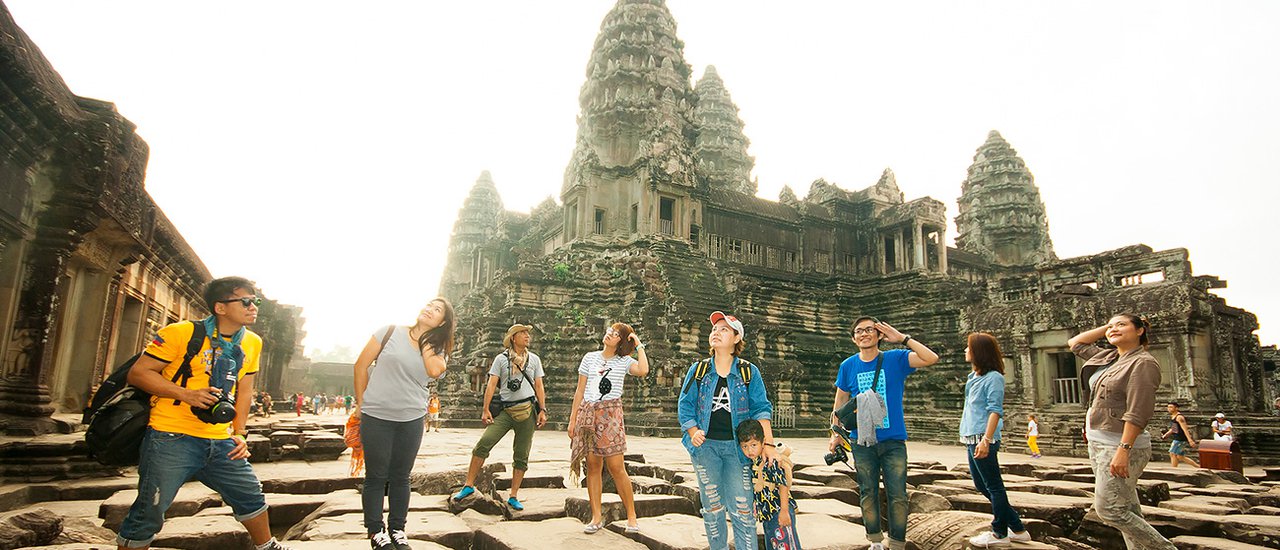 cover Suesdai… To take backpack and travel in Angkor Wat once in a life time