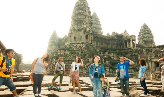 cover Suesdai… To take backpack and travel in Angkor Wat once in a life time