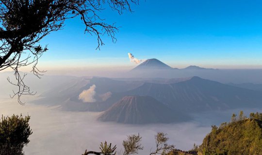 cover ชาวแก็งบุกอินโดนีเซีย