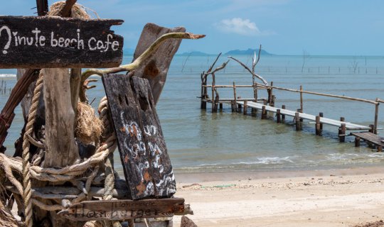 cover คาเฟ่ สุดชิค ริมทะเลดอนสัก จ.สุราษฎร์ธานี