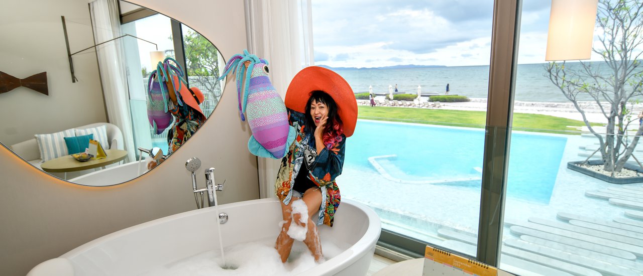 cover ...วีรันดา รีสอร์ต พัทยา Veranda Resort Pattaya ดีไซน์โฮเทลเกร่ๆ ที่มีจุดถ่ายรูปสวยๆเยอะมาก กับแม่ประนอม จ้า