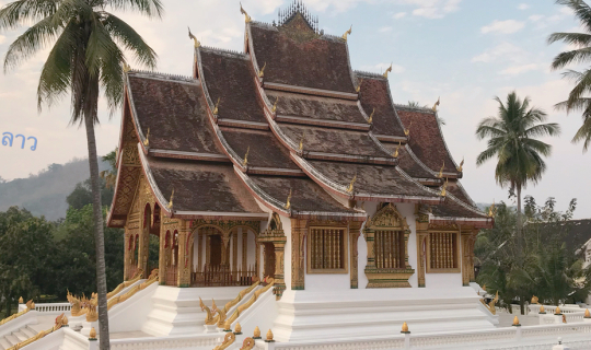 cover ให้มันเป็นเรื่องของ...ลาว -> เวียงจันทน์-หลวงพระบาง-วังเวียง 4 วัน 3 คืน ก็ยังไม่พอ<-