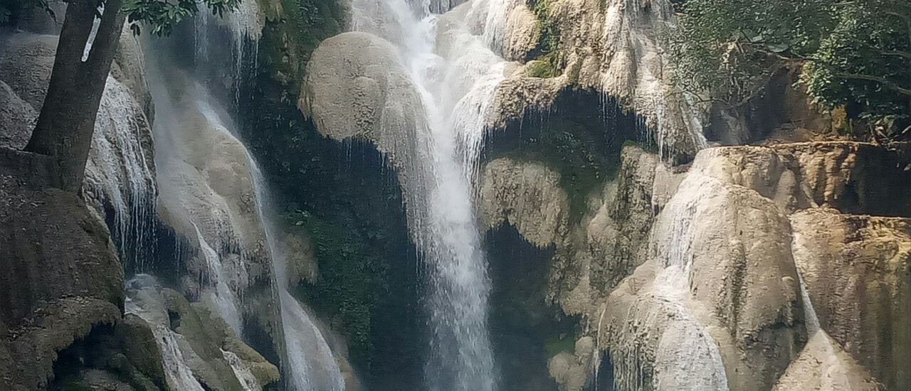 cover น้ำตกตาดกวางสี ....ตีลอซู แห่งหลวงพระบาง