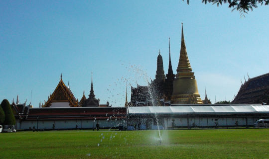 cover นั่งรถไฟไปวัดพระแก้ว