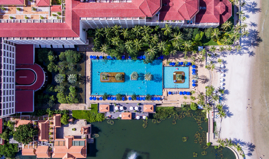 cover Dusit Thani Hua Hin คลาสสิค เหนือกาลเวลา งามสง่าริมทะเล
