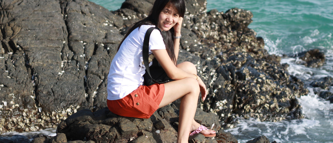 cover หาดนางรำ จ.ชลบุรี (วิวสวย น้ำใส ต้นไทร ร่มรื่น)