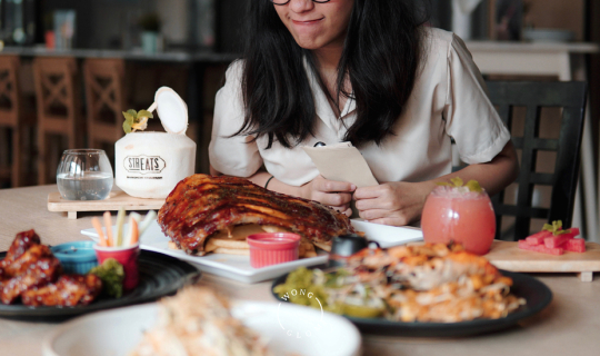 Cover Streats Bar & Bistro อิ่มอร่อยย่านข้าวสาร ตั้งแต่เช้ายันค่ำ...