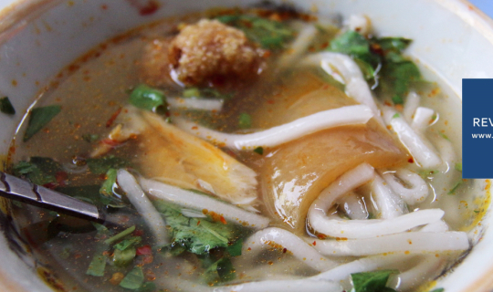 cover คนพื้นที่แนะนำ ก๋วยเตี๋ยวหนังหมูสไตล์เวียดนามที่ Bánh Canh Mắt Nai – Hải Phòng @ Đà Nẵng, Vietnam