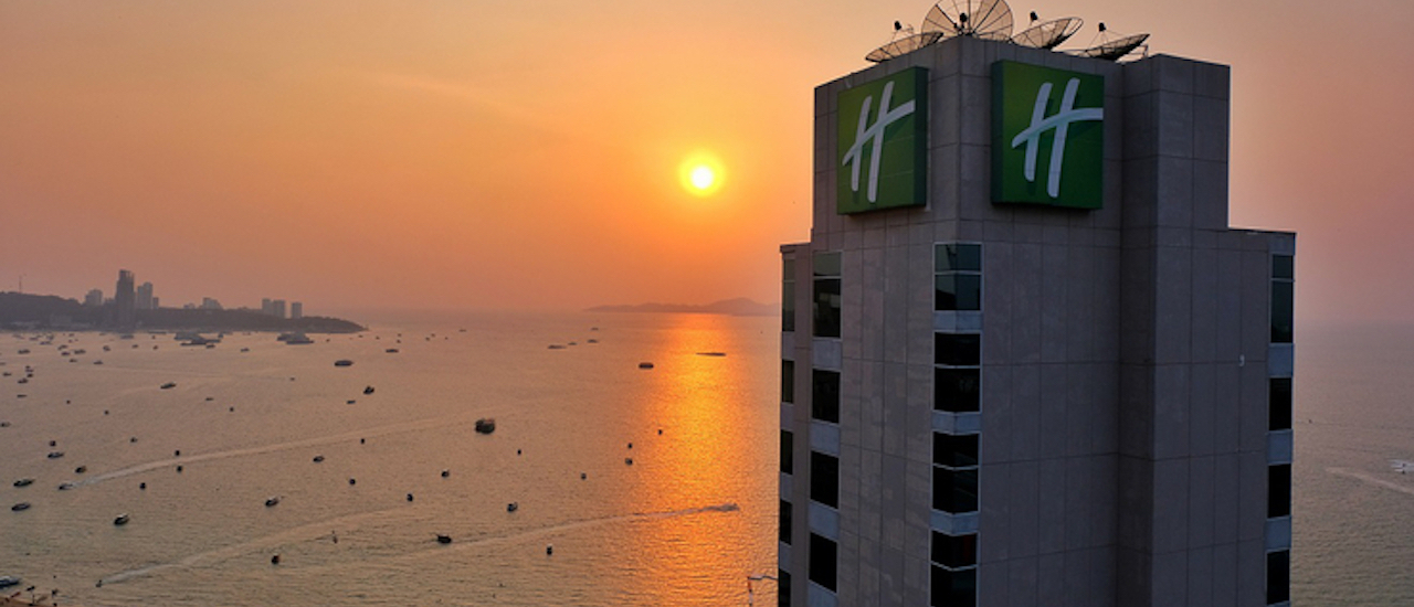 cover Review : Holiday Inn Pattaya โรงแรมสายครอบครัวตัวจริง