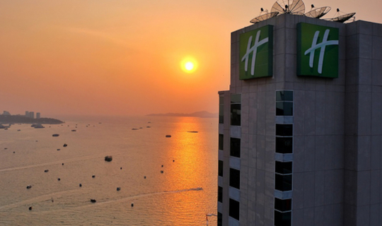 cover Review : Holiday Inn Pattaya โรงแรมสายครอบครัวตัวจริง