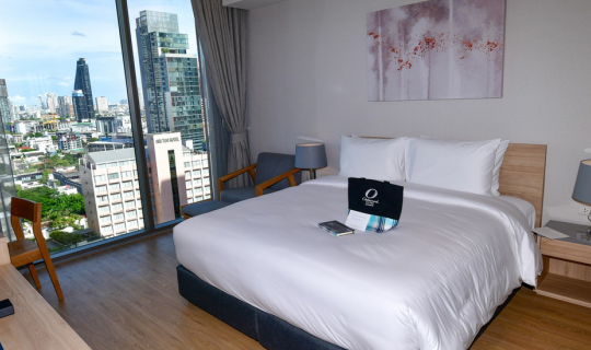 cover ...โรงแรม โอ๊ควูด สวีท แบงค็อก Oakwood Suites Bangkok  เซอร์วิสอพาร์ทเม้นท์ 5 ดาว เปิดใหม่กิ๊กๆ  กลางกรุงกับแม่ประนอม
