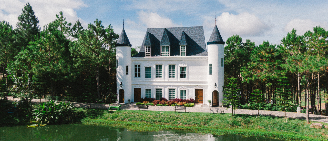 cover วิลล่าป่าสน เขาค้อ รีสอร์ทกลางป่า ปราสาทกลางเขา สวยโคตร!!