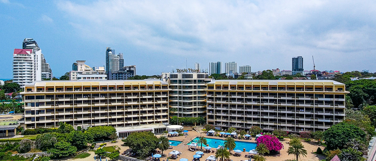 cover Dusit Thani Pattaya (โรงแรมดุสิตธานี พัทยา) งามสง่าคู่หาดพัทยา 🌼