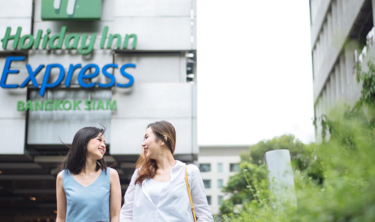 Cover Holiday Inn Express Bangkok Siam...