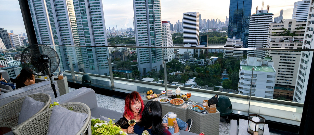 cover …..Weekend Escape ที่ โนโวเทล กรุงเทพ สุขุมวิท 20 Novotel Bangkok Sukhumvit 20 กับ แม่ประนอม จ้า