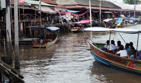 cover Hello ตลาดน้ำอัมพวา Amphawa Floating Market 2020 !