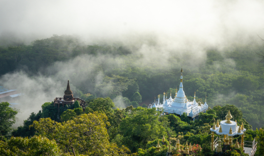 cover อุทยานธรรมเขานาในหลวง เจดีย์ลอยฟ้า Amazing สุราษฎร์ธานี ที่ต้องห้ามพลาด!