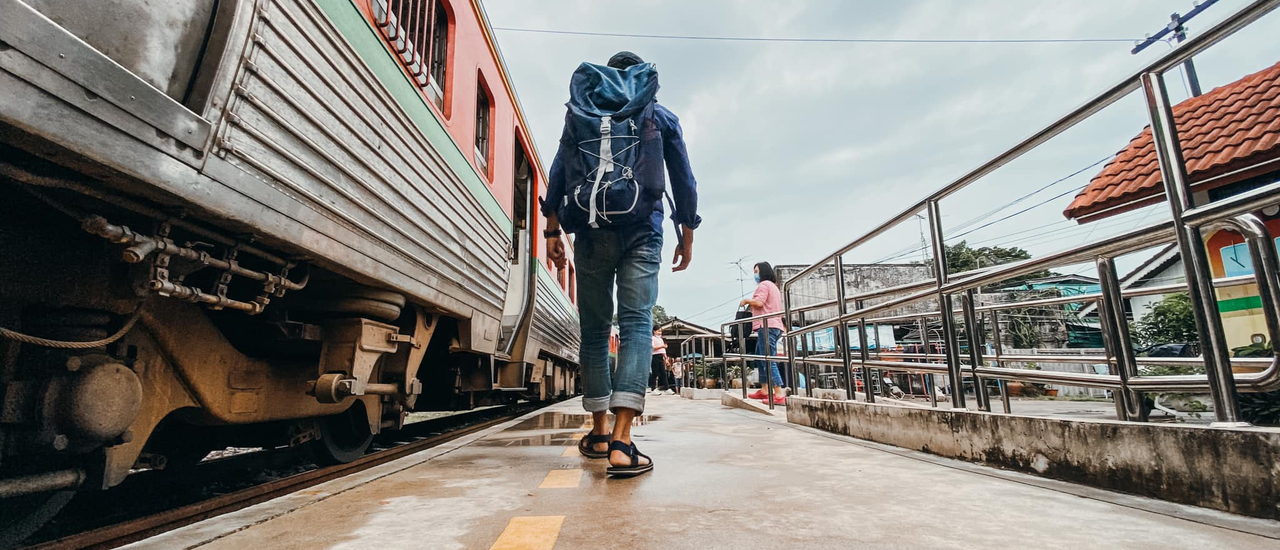 cover นั่งรถไฟไปอัมพวา 2 วัน 1 คืน