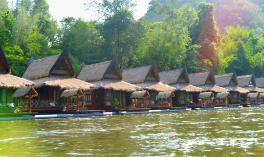 Cover นั่งรถไฟไปเที่ยวกาญฯ นอนลอยน้ำบนแพสุดหรู The Float House River Kwai ...