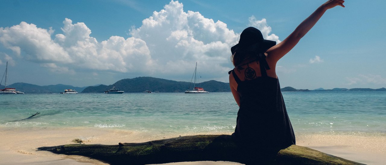 cover ll PHUKET ll ภูเก็ตใส ๆ มีแม่ติดสอยห้อยตามไปด้วย