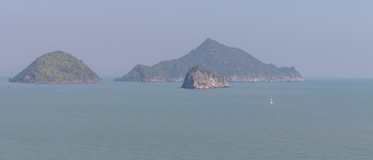 cover ขึ้นเขาเล็กน้อยที่ ถ้ำพระยานคร