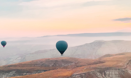 cover นั่งบอลลูน ท่องเมืองในฝัน สวยเหมือนภาพวาดต้องมาเยือน Cappadocia ต้องไปซักครั้ง