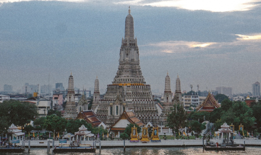 cover เดินเล่นริมน้ำเจ้าพระยา เห็นวิววัดอรุณฯแบบเต็มตา