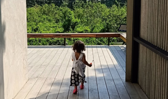 Cover A day trip with Jade @ Du Bua Cafe surrounding by tree and animals! ...