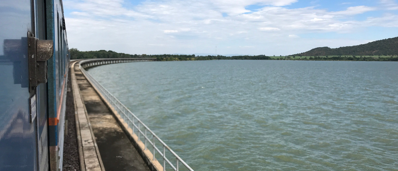 cover รถไฟลอยน้ำเขื่อนป่าสักฯ ฉบับวันธรมดา