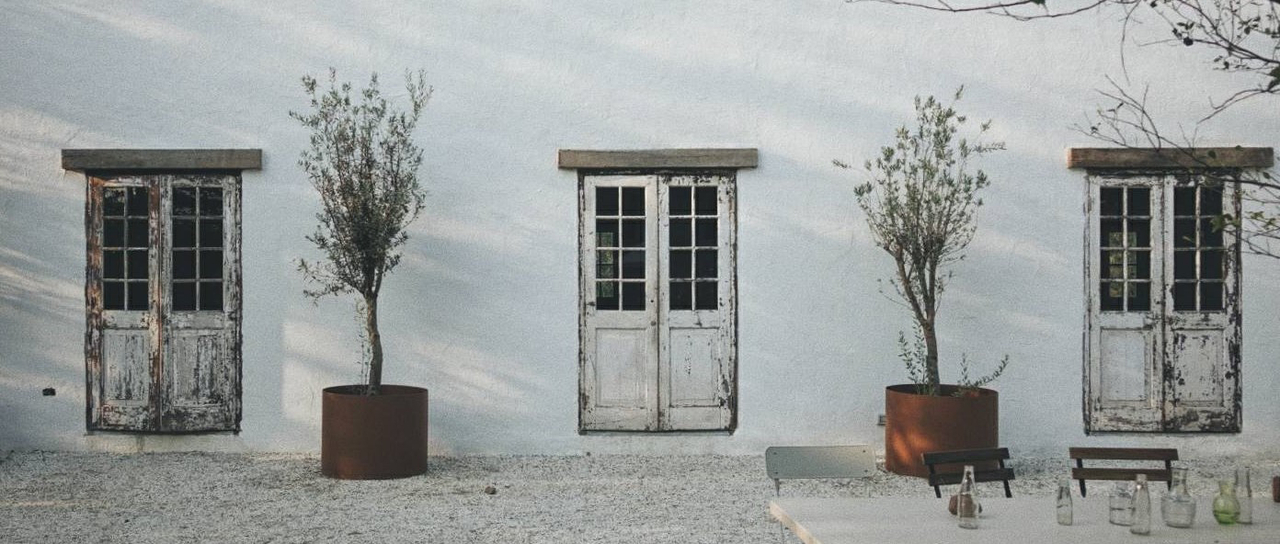 cover ปล่อยใจให้ต้นไม้กระซิบ ที่ "Whispering Café" สามพราน นครปฐม