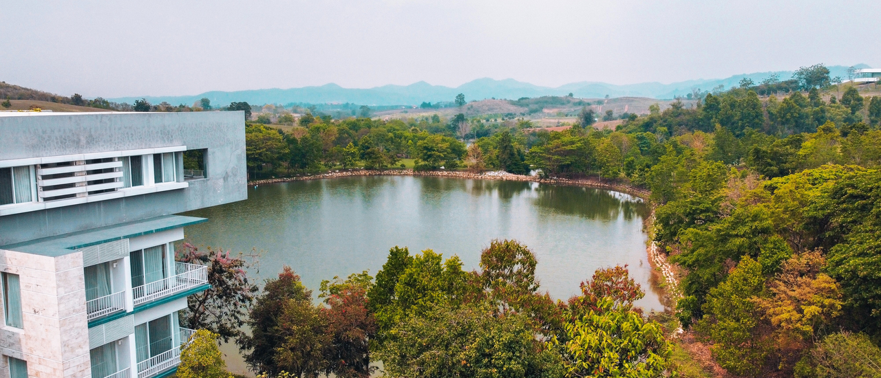 cover 𝐓𝐡𝐞 𝐆𝐚𝐥𝐥𝐞𝐫𝐲 𝐊𝐡𝐚𝐨𝐲𝐚𝐢 𝐇𝐨𝐭𝐞𝐥 & 𝐑𝐞𝐬𝐢𝐝𝐞𝐧𝐜𝐞 นอนริมทะเลสาบชิลๆ ชมวิวเขาใหญ่