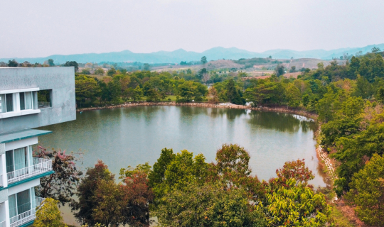 cover 𝐓𝐡𝐞 𝐆𝐚𝐥𝐥𝐞𝐫𝐲 𝐊𝐡𝐚𝐨𝐲𝐚𝐢 𝐇𝐨𝐭𝐞𝐥 & 𝐑𝐞𝐬𝐢𝐝𝐞𝐧𝐜𝐞 นอนริมทะเลสาบชิลๆ ชมวิวเขาใหญ่