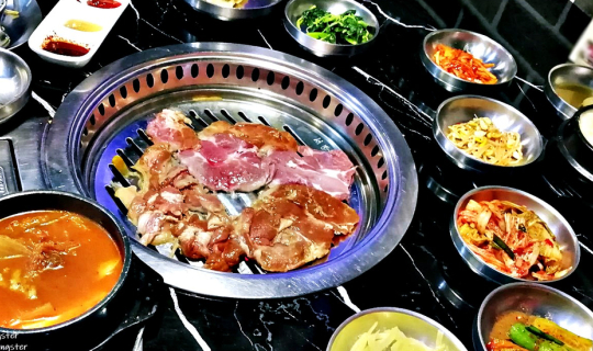 Cover อิลมีจอง @โคเรีย ทาวน์  เมื่อชีวิตต้องการหมูย่างเกาหลี!...