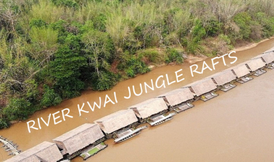 cover หนีความวุ่นวายจากเมืองทิพย์ มาพักที่ เรือนเเพริเวอร์เเควจังเกิ้ลราฟท์ (River Kwai Jungle Rafts) กาญจนบุรี